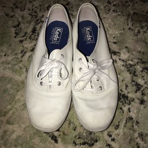 WHITE KEDS SNEAKERS